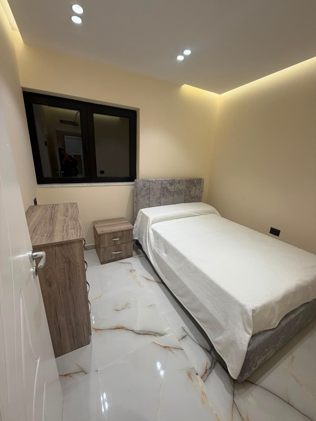 Apartament 2+1 me qira Ambasada Amerikane, Tiranë 3