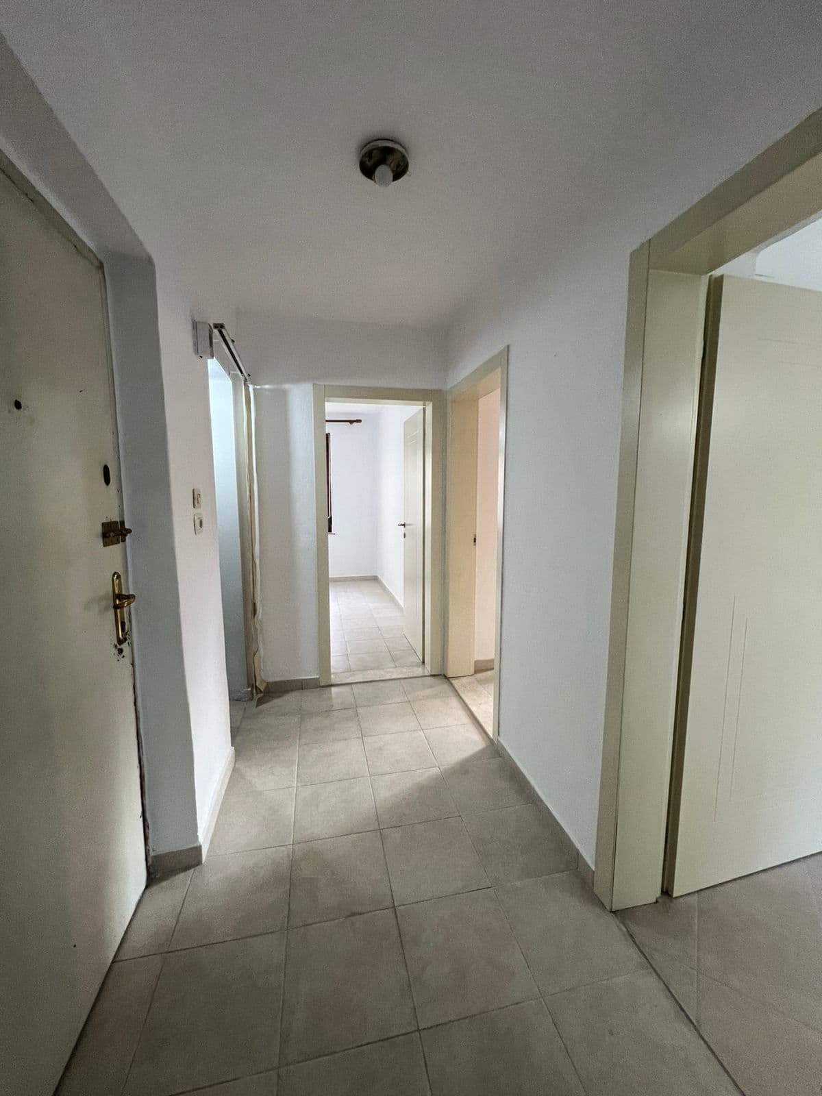 Apartament 2+1 me qira 21 Dhjetori, Tiranë 3