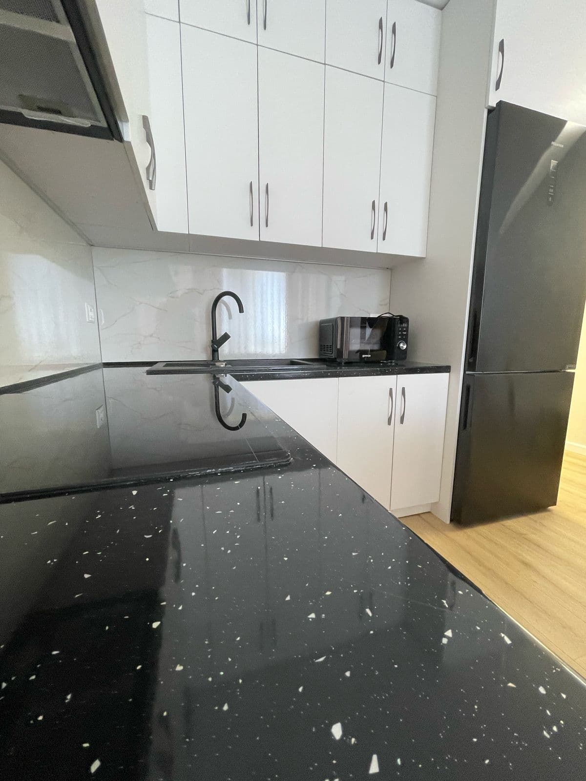 Apartament 1+1 me qira Bulevardi Ri, Tiranë 4