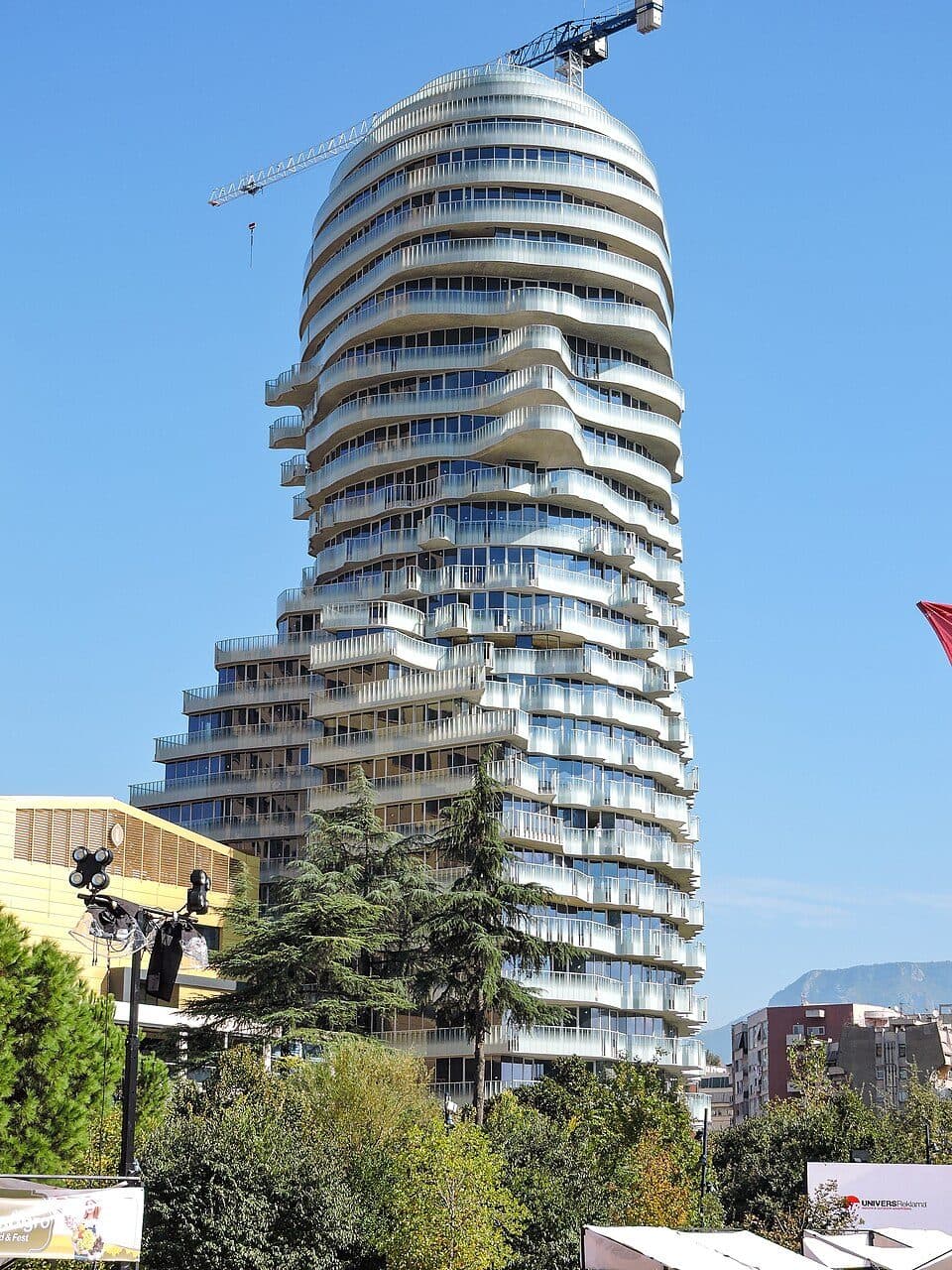 Apartament 3+1 në shitje Sheshi Skenderbej, Tiranë 2