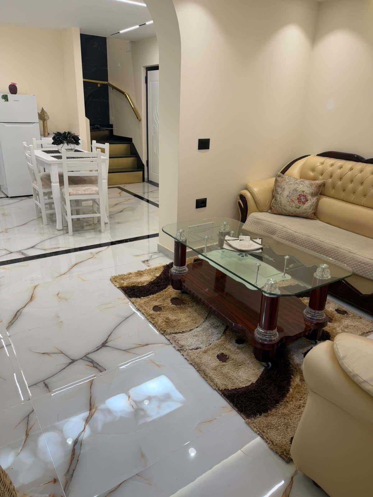 Apartament 2+1 me qira Ambasada Amerikane, Tiranë 2