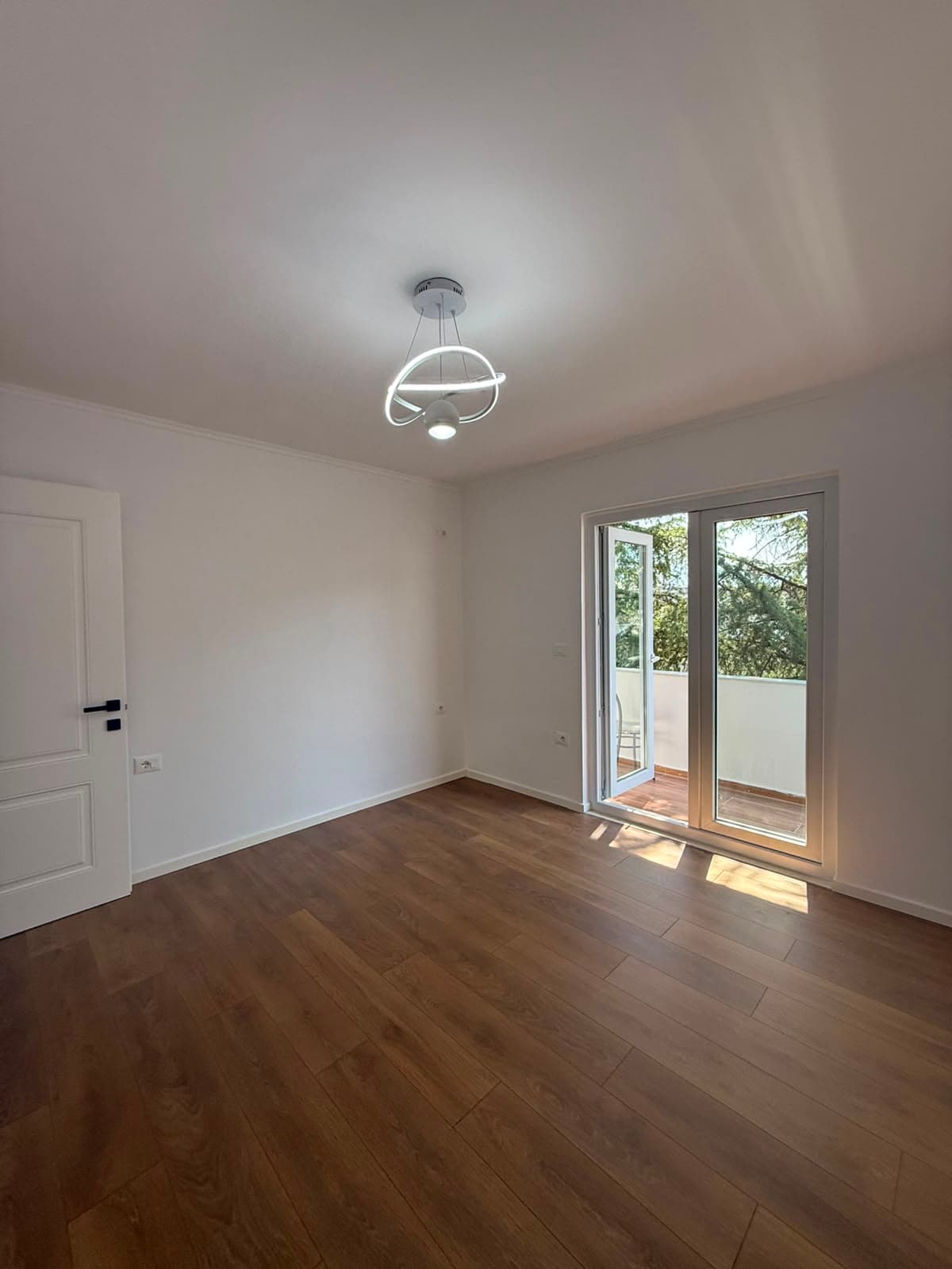Apartament 1+1 në shitje Xhamlliku, Tiranë 3