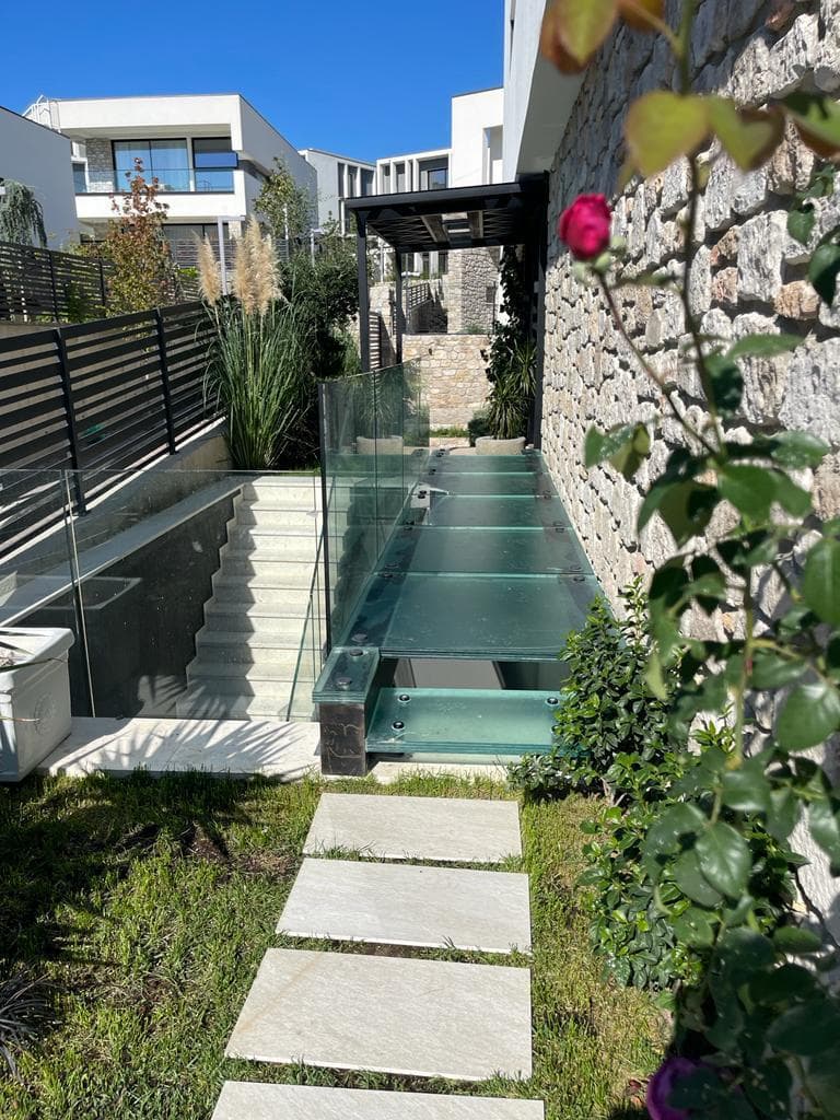 Vila me qira Farke, Tiranë 3