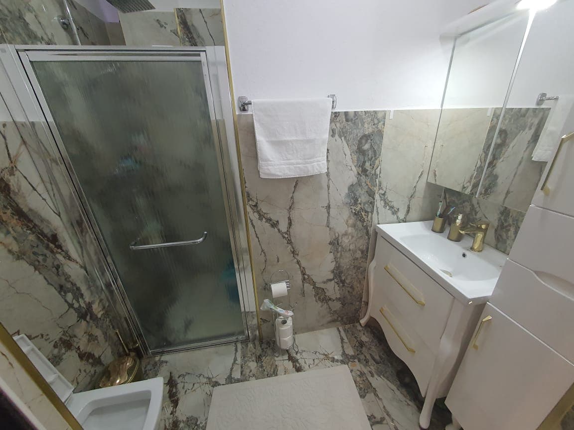 Shitet Apartament 2+1 4