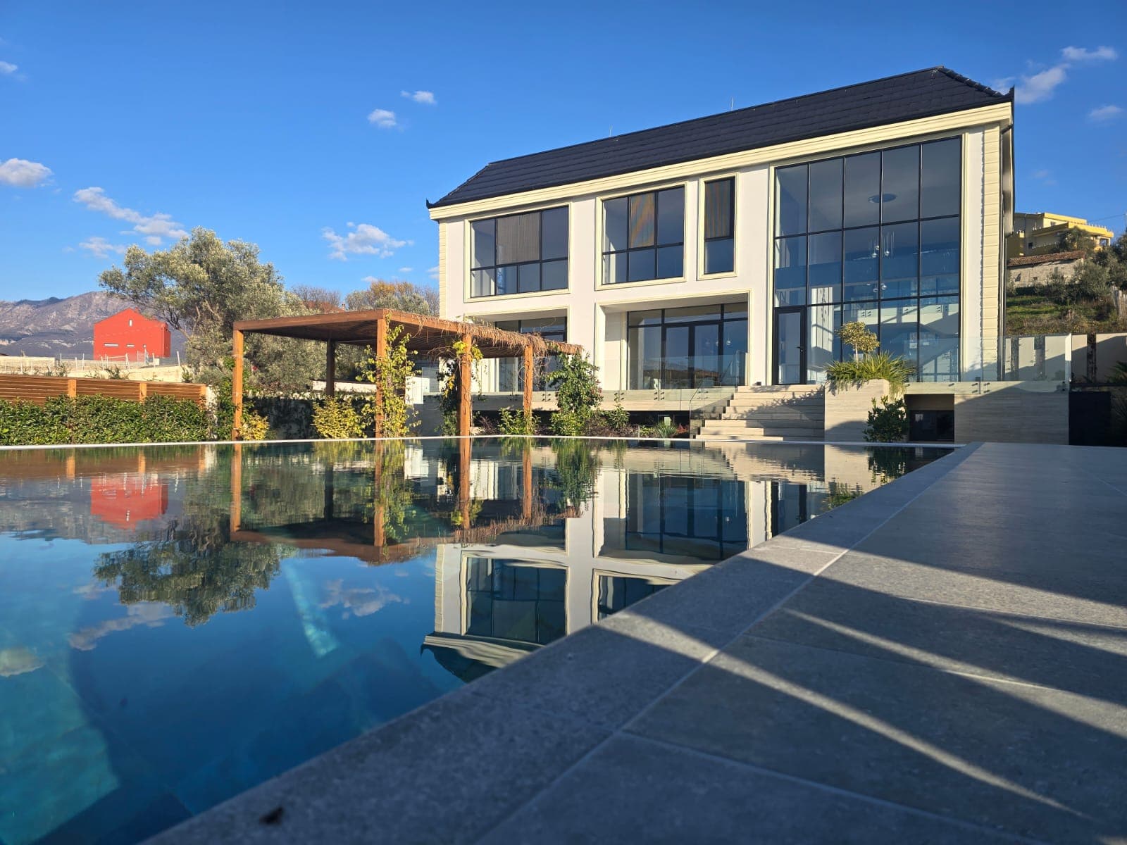 Home for sale in Tiranë 2