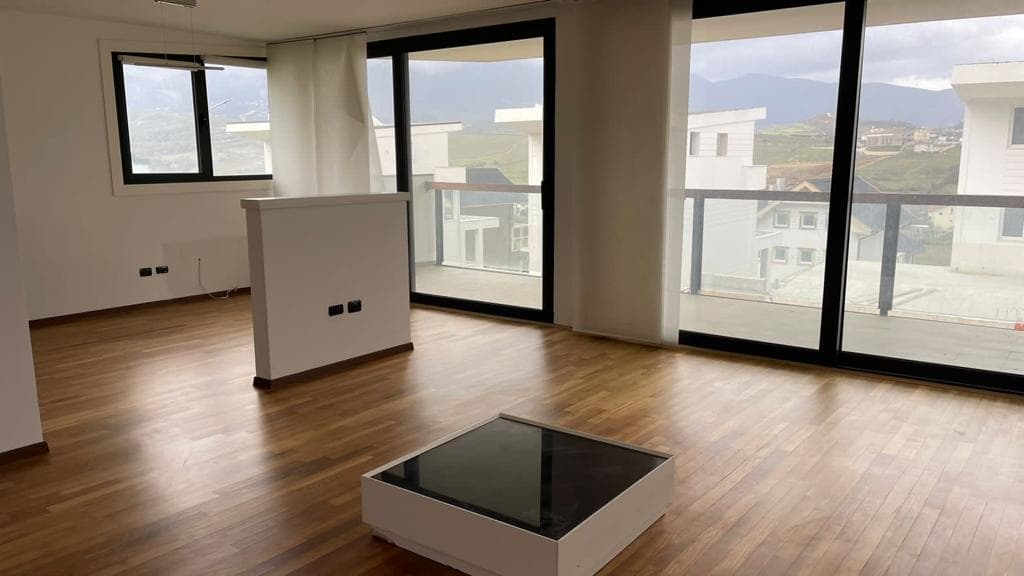 Home for sale in Tiranë
