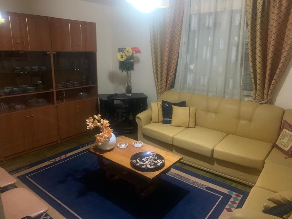 Shitet Apartament 4