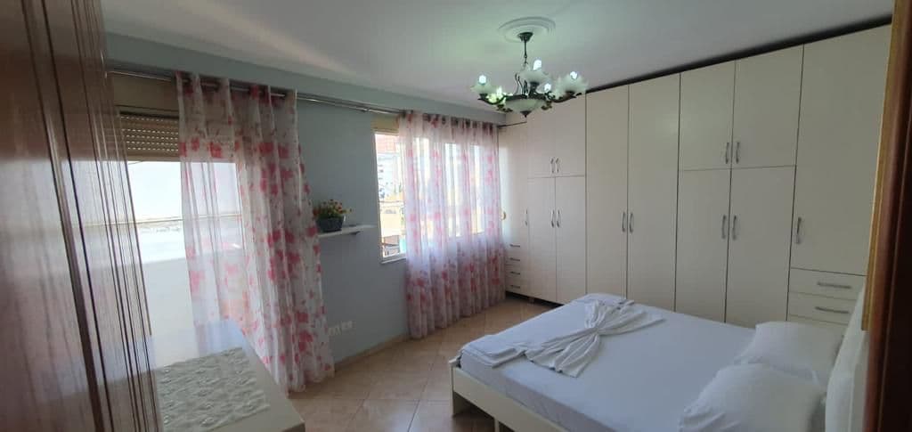 Shitet Apartament