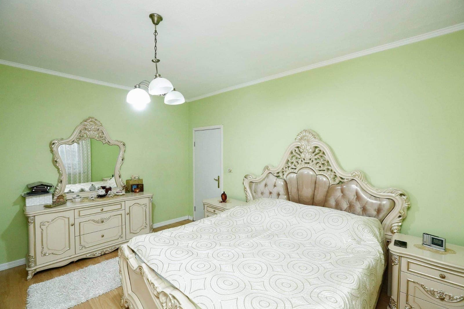 Shitet Apartament 2+1