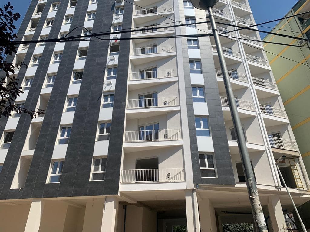 Shitet Apartament 4