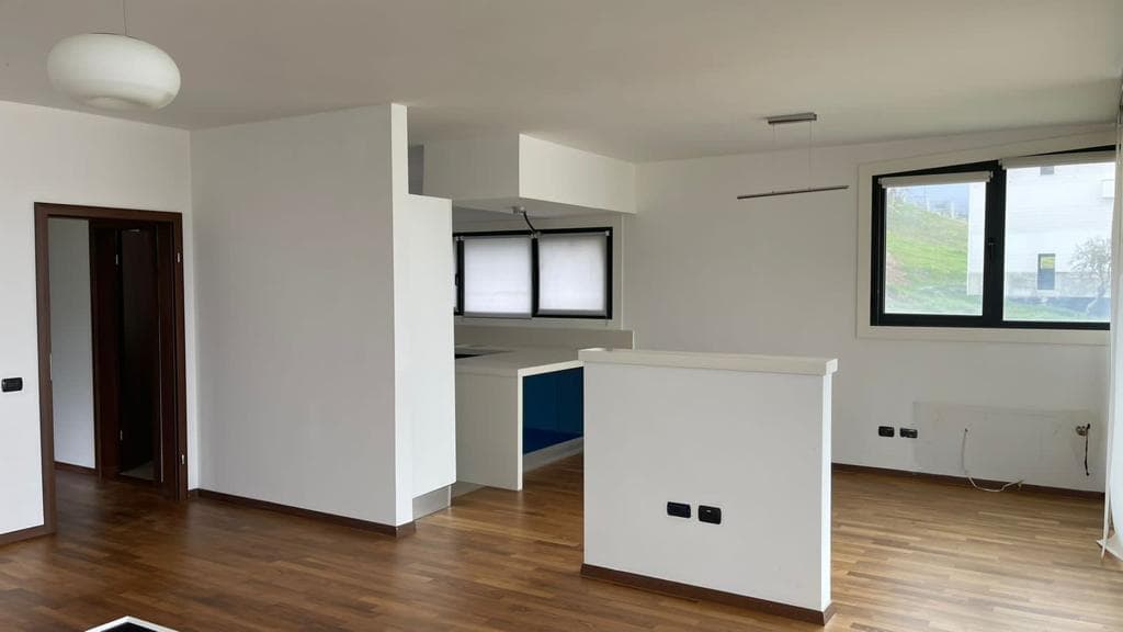 Home for sale in Tiranë 2