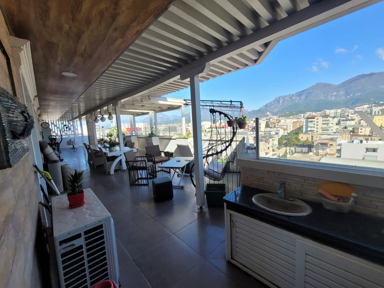Shitet Penthouse