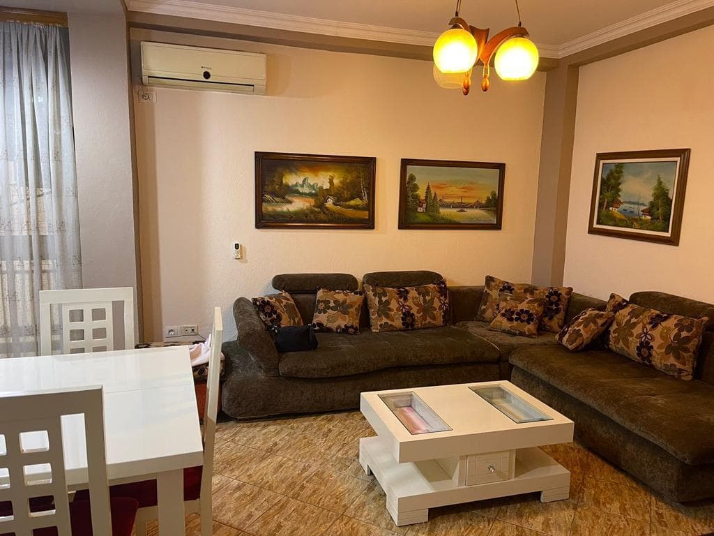 Apartament me Qera