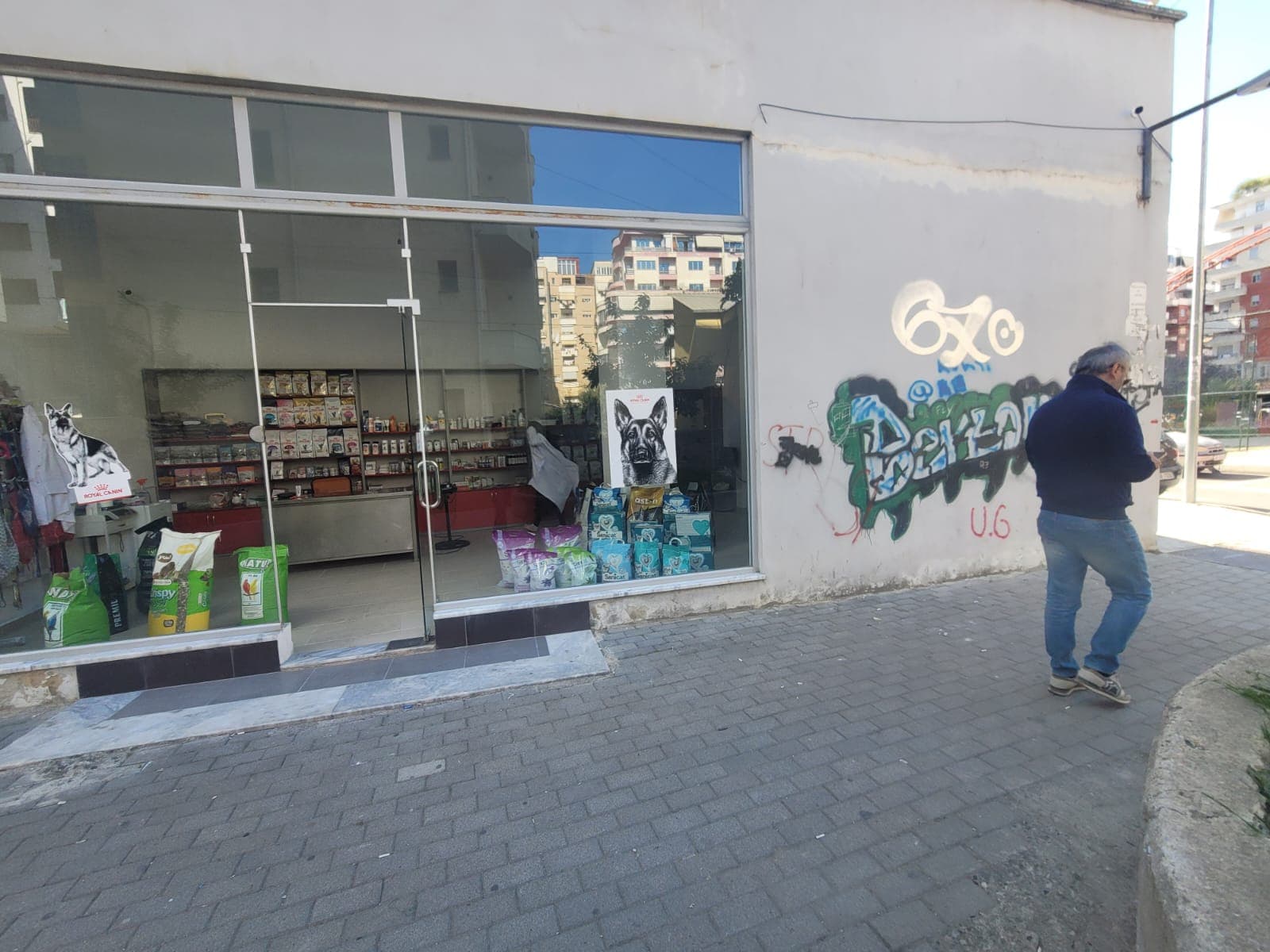 Shitet Ambjent Biznesi 1