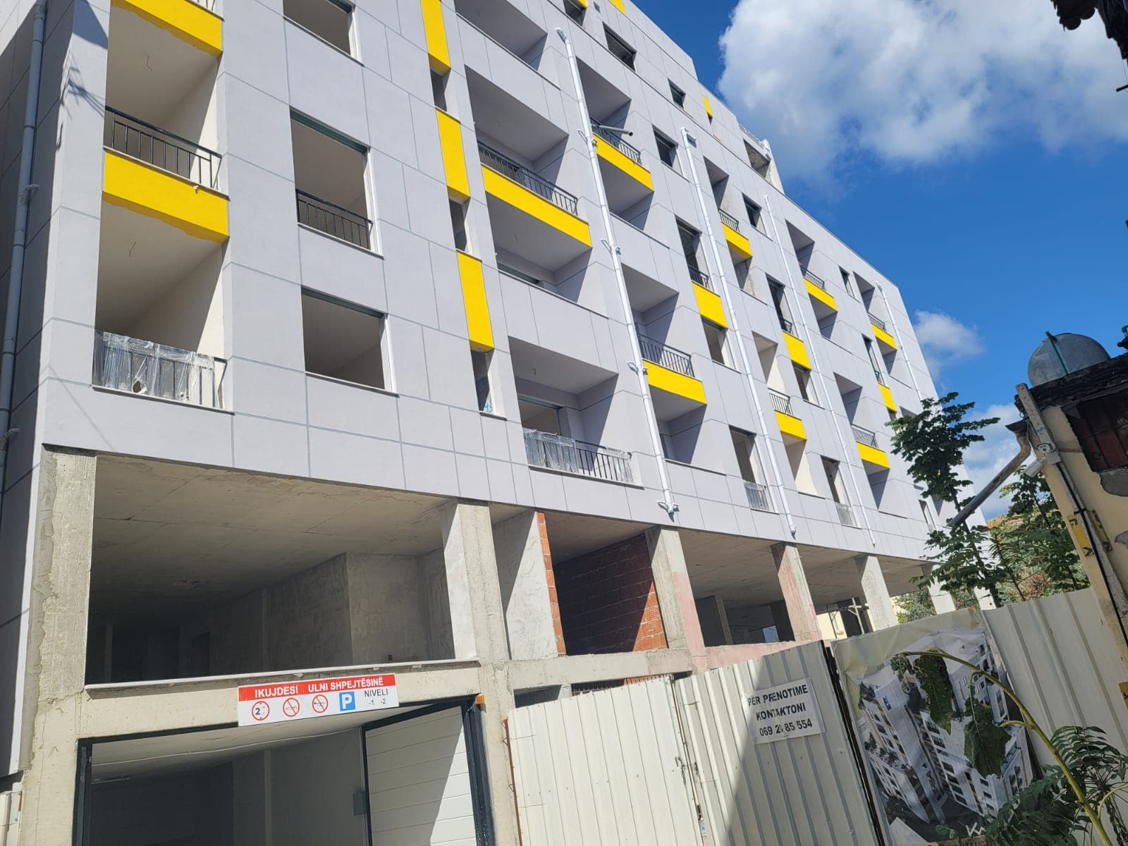 Shitet Apartament 2+1 2