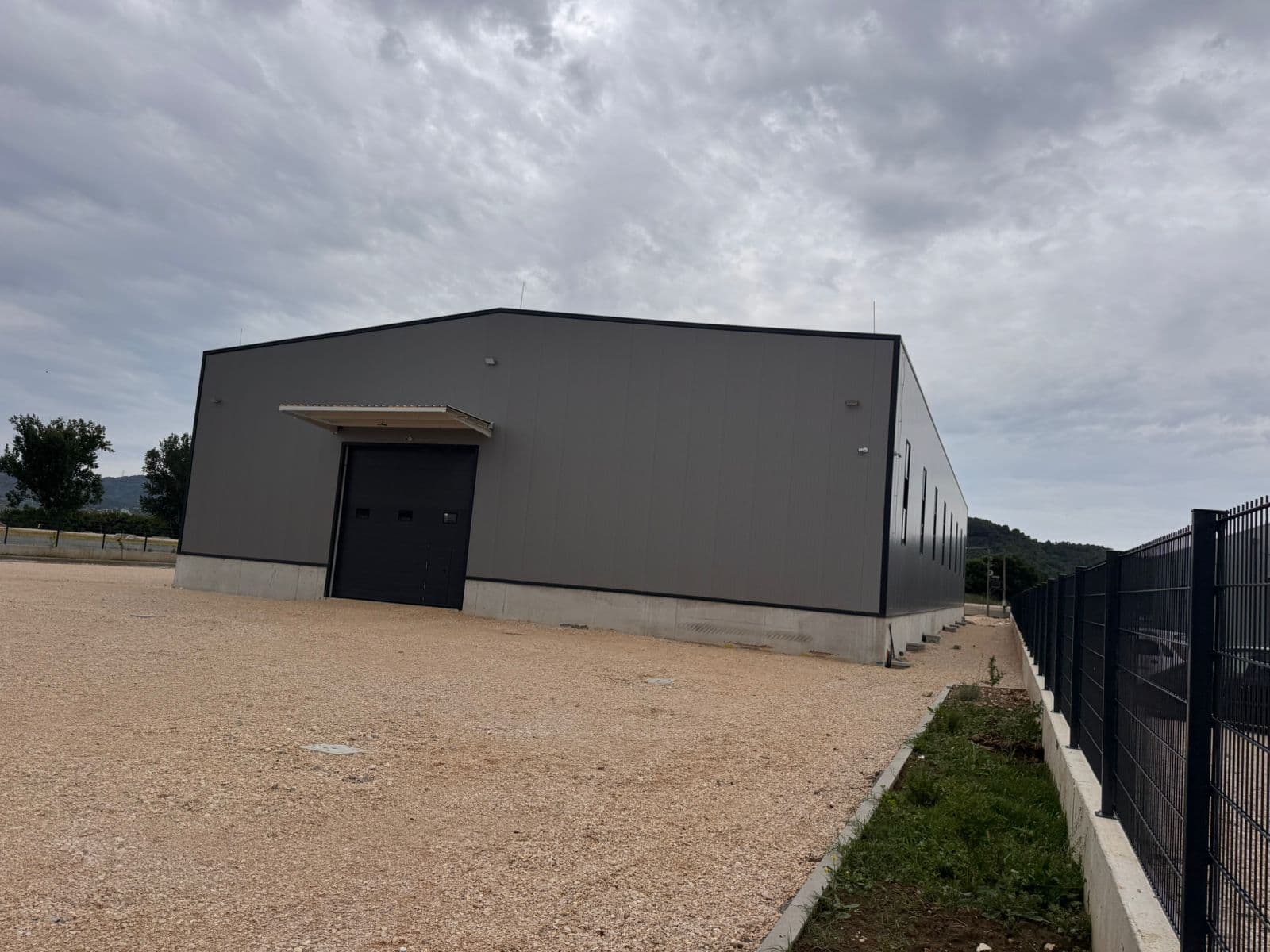 Warehouse for rent in Tiranë 2
