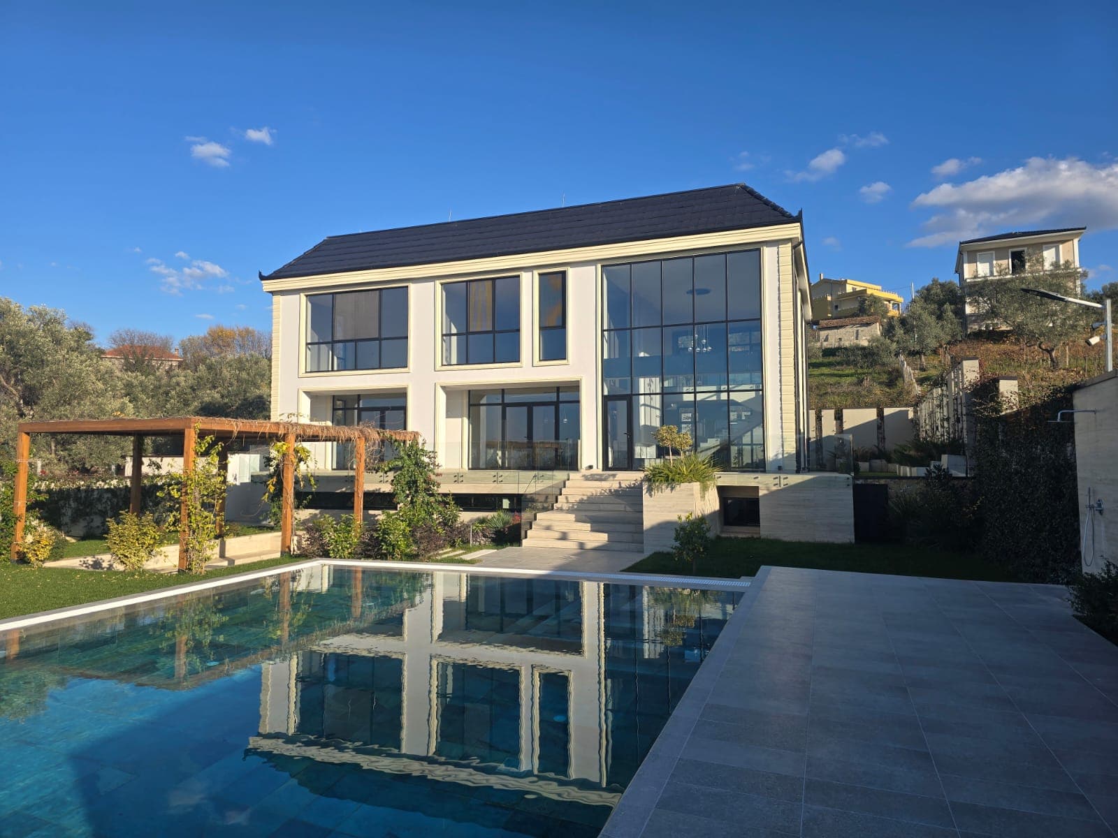 Home for sale in Tiranë 4