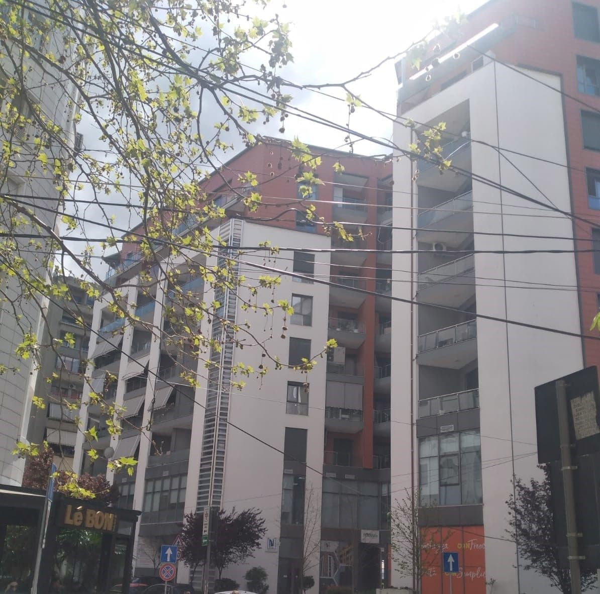 Shitet Apartament 2