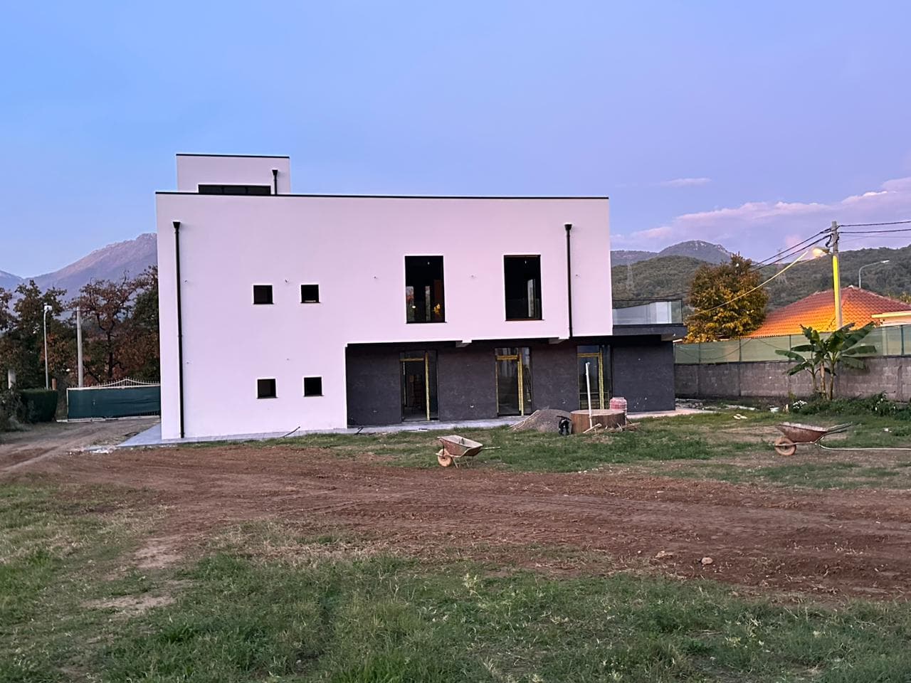 Njesi ,Magazine 1