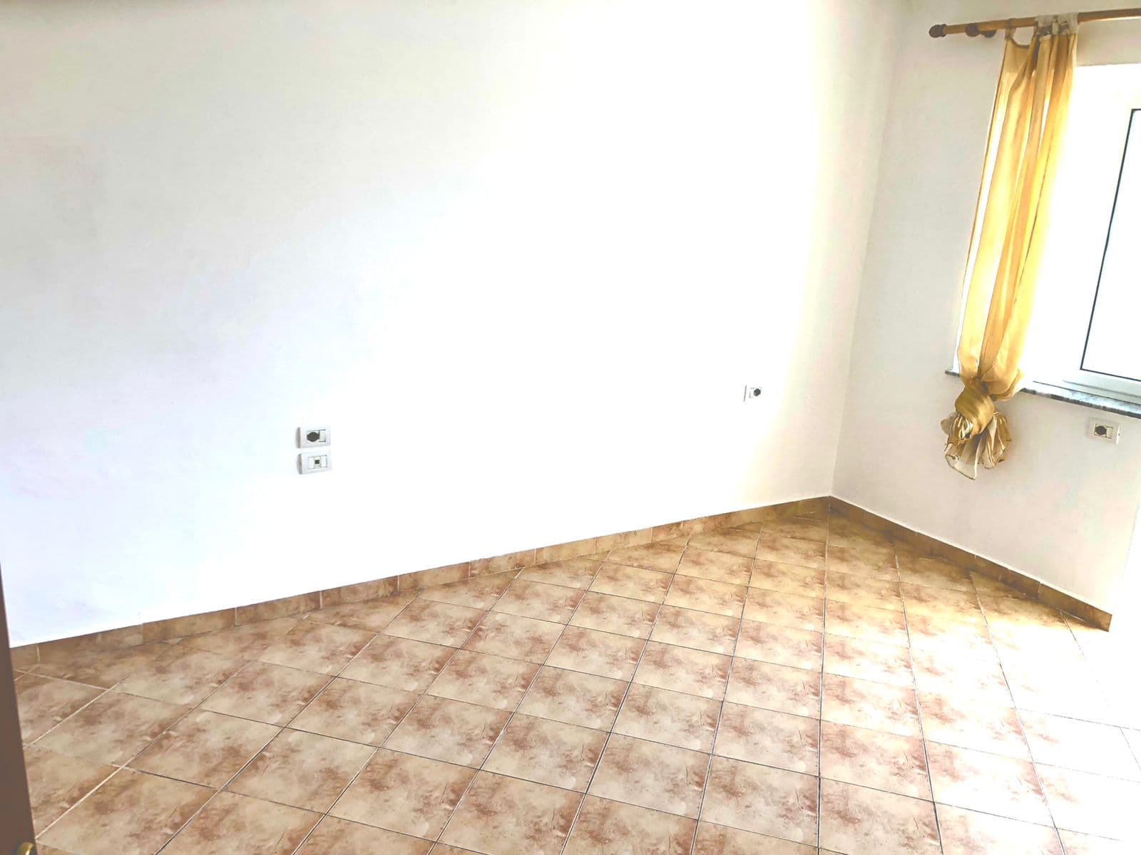 Shitet Apartament 4