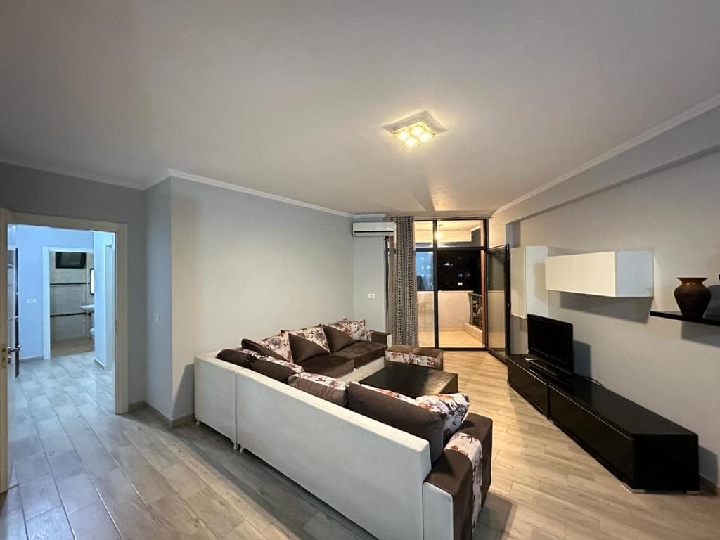 Shitet Apartament