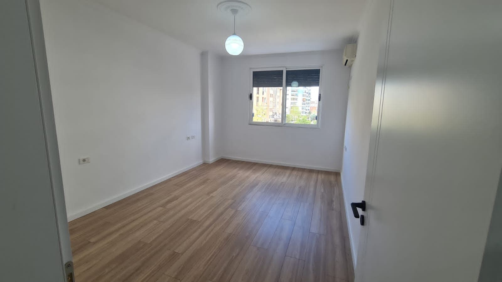 Shitet Apartament 4