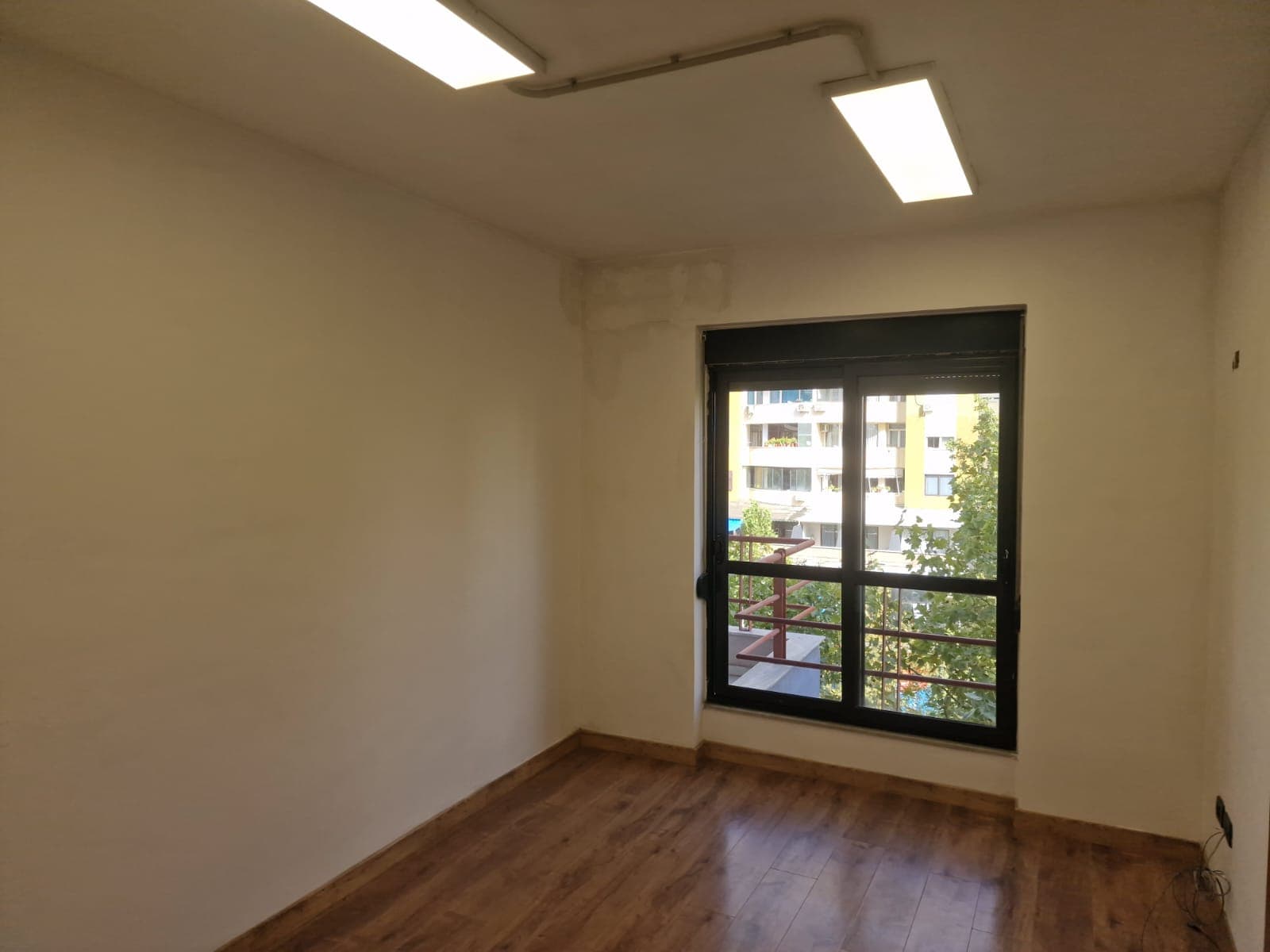 Apartament per zyra 4