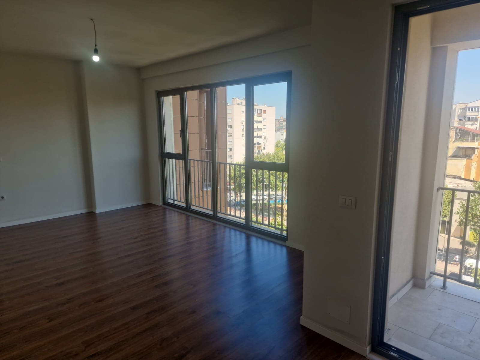 Apartament per zyra 3