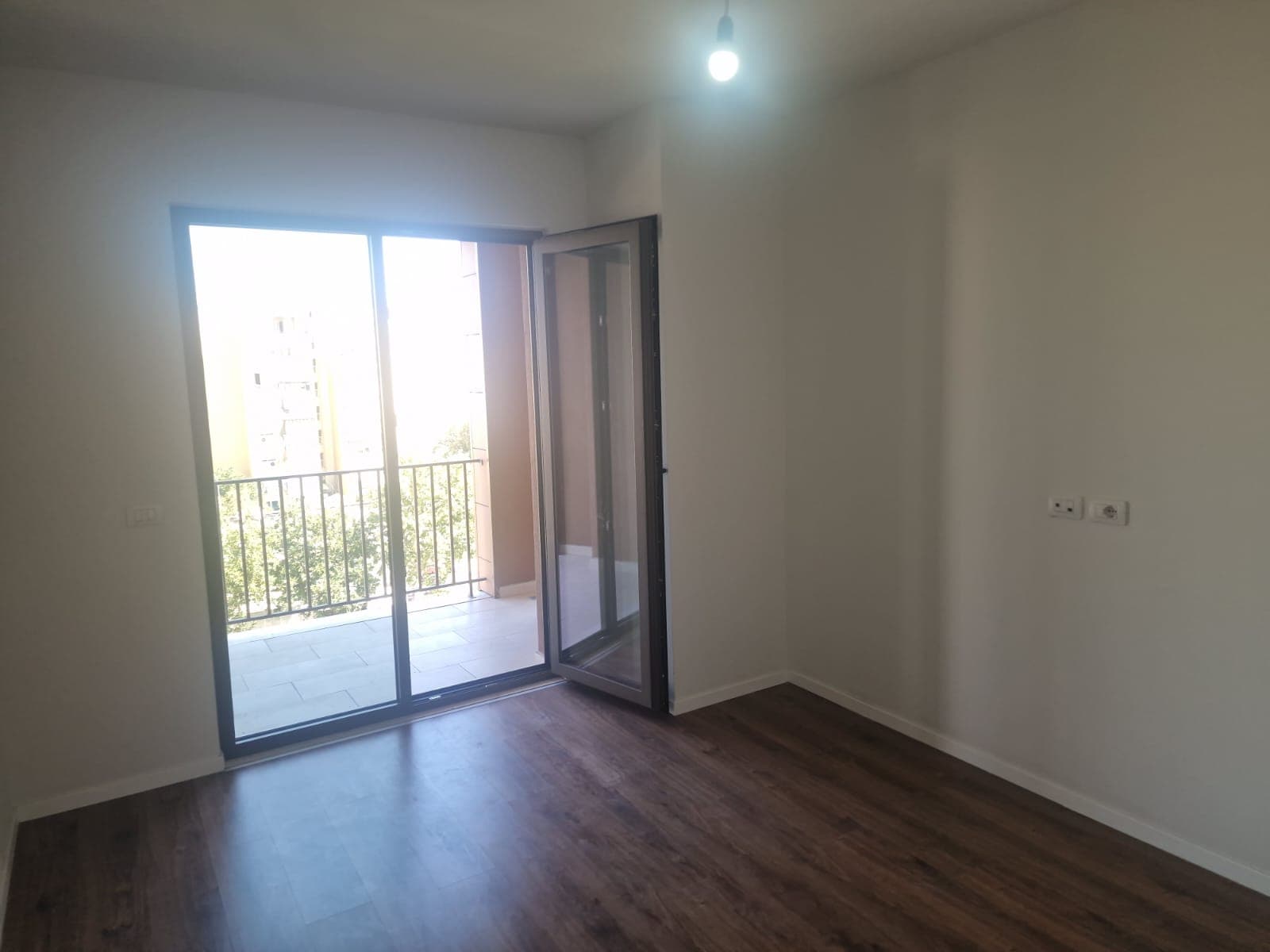 Apartament per zyra 4