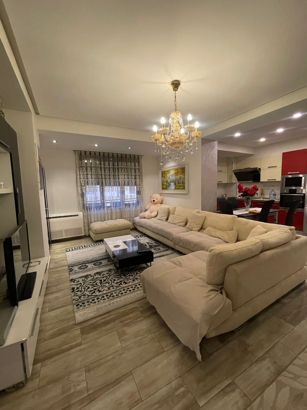 Shitet Apartament 3+1 3
