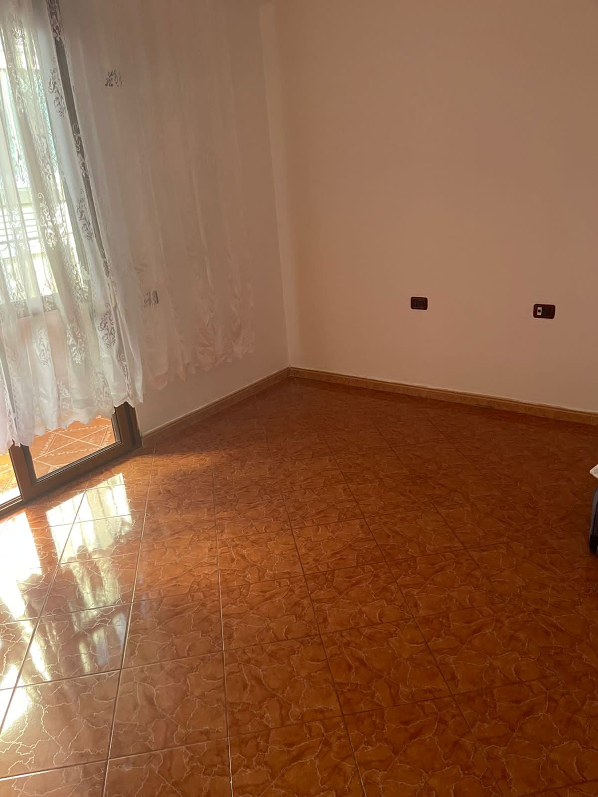 Shitet Apartament 2