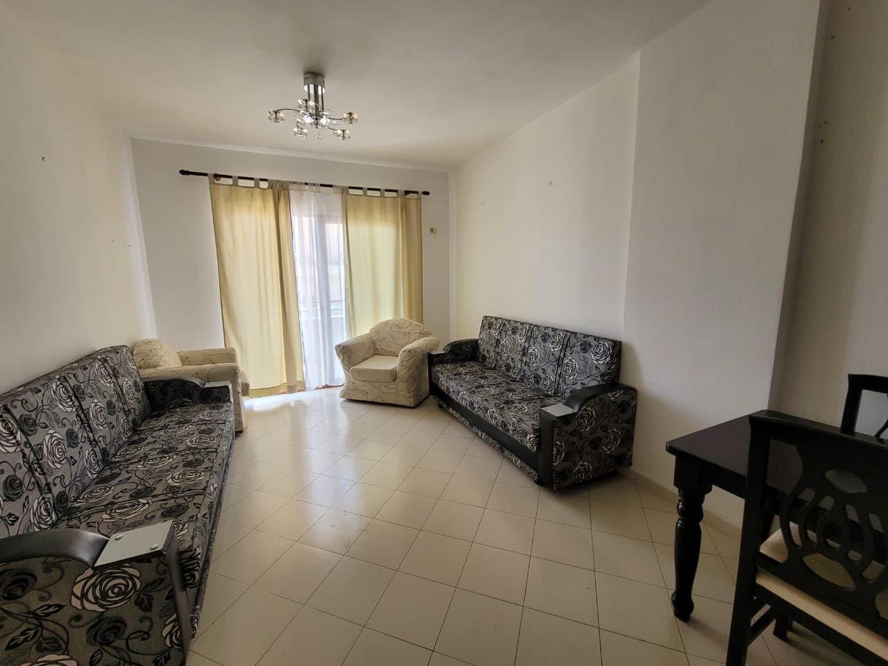 Shitet Apartament