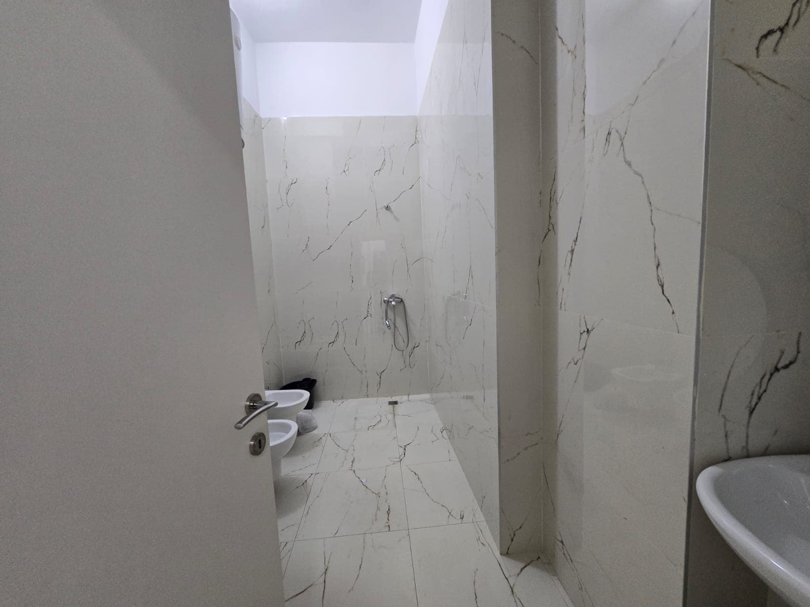 Apartament per zyra 4