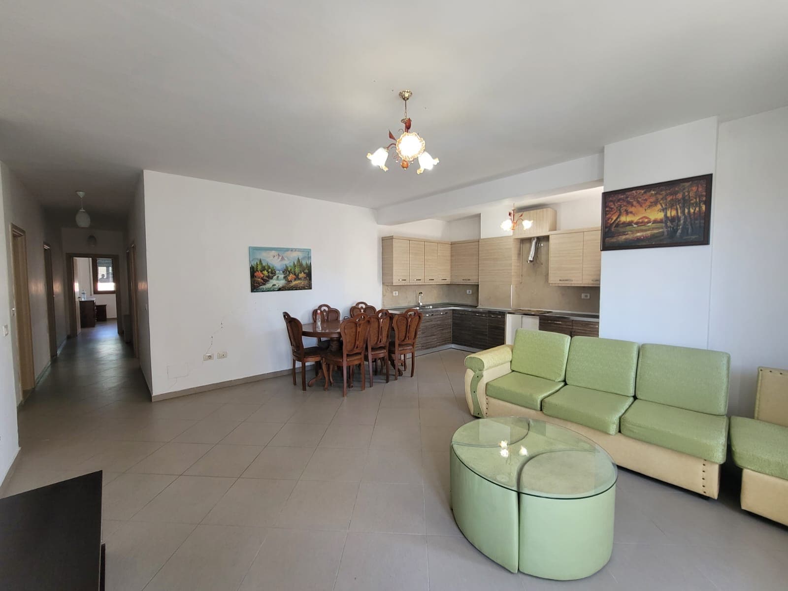 Shitet Apartament 3+1 3