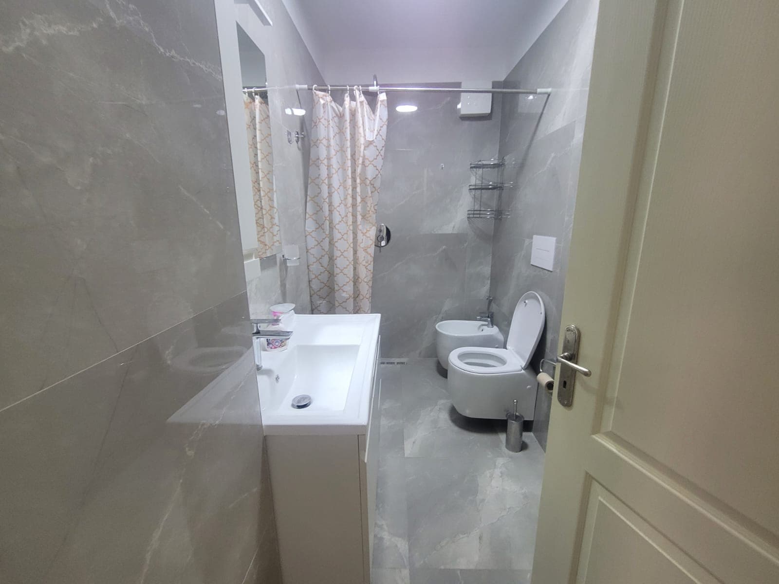 Apartament me Qira 4