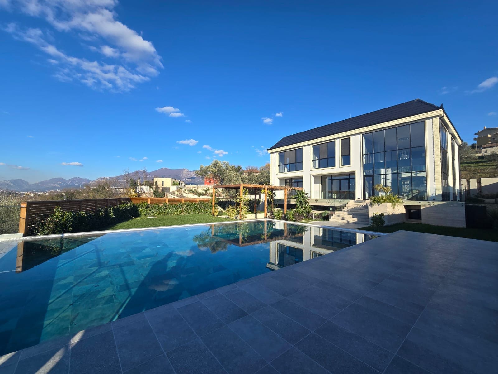 Home for rent in Tiranë 1