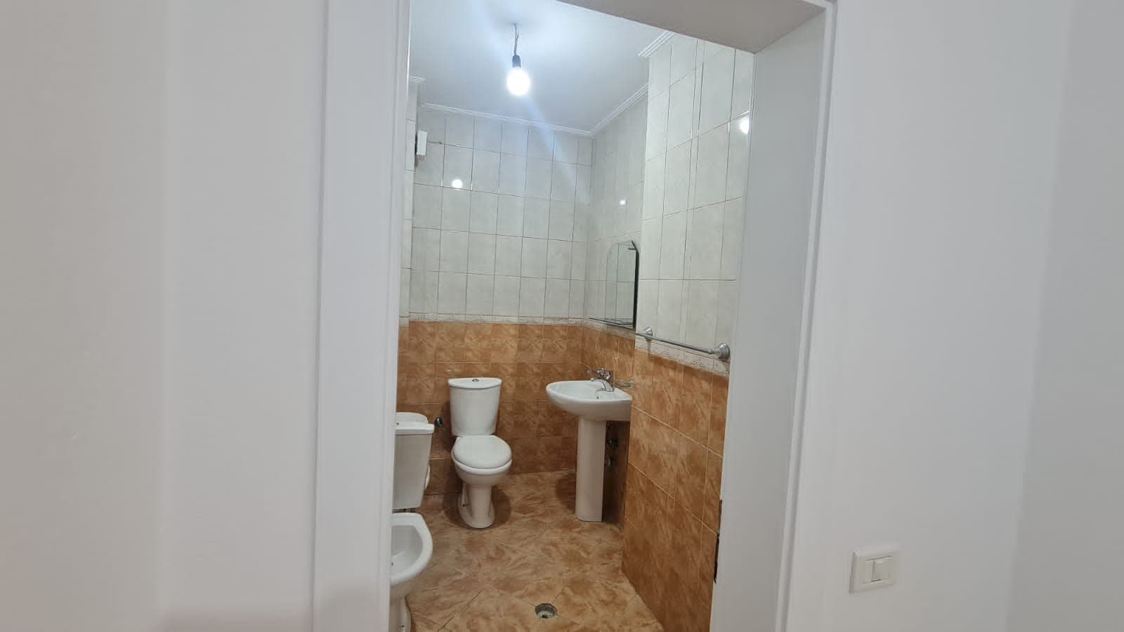 Shitet Apartament 2