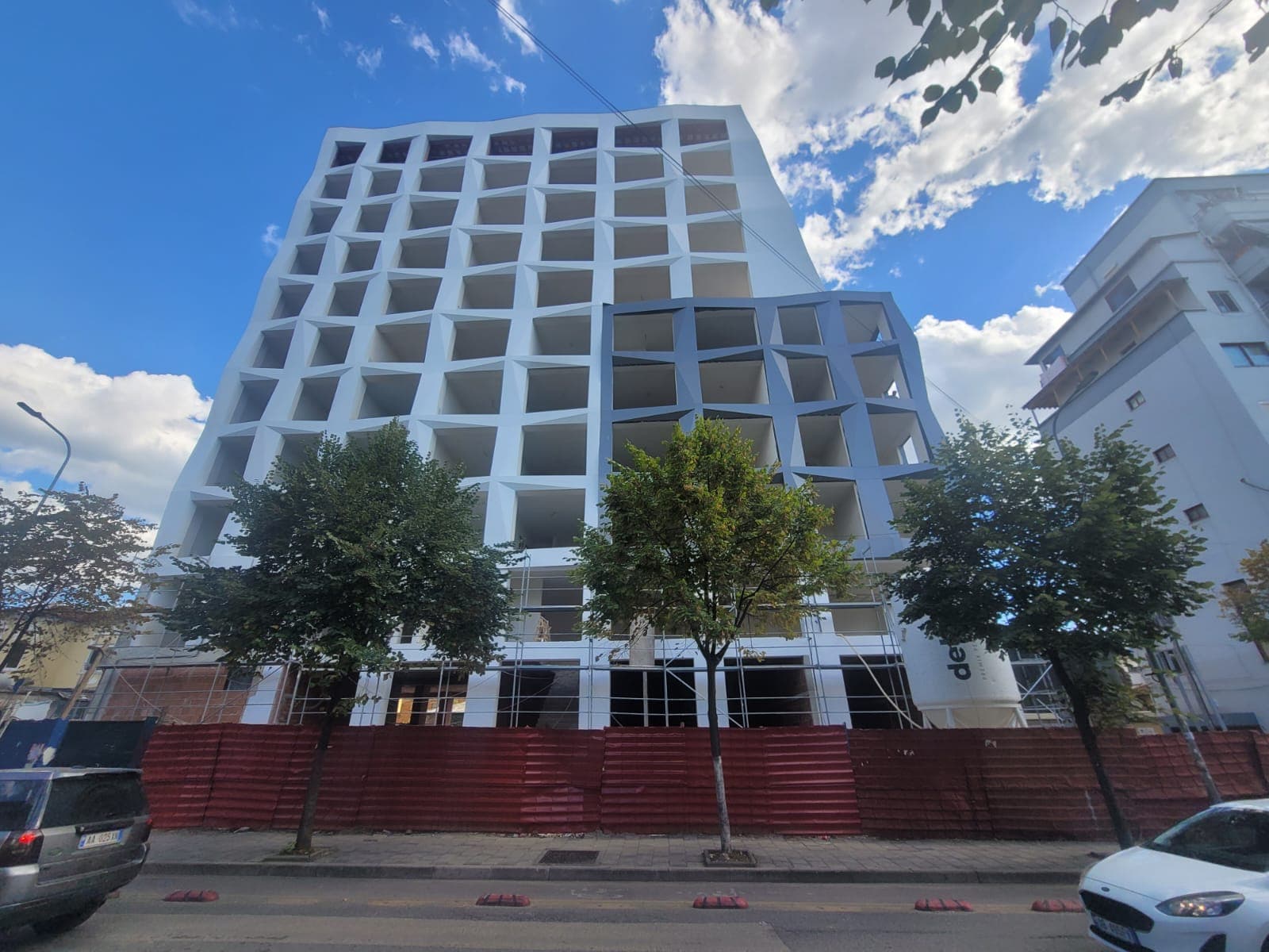 Shitet Apartament 2+1