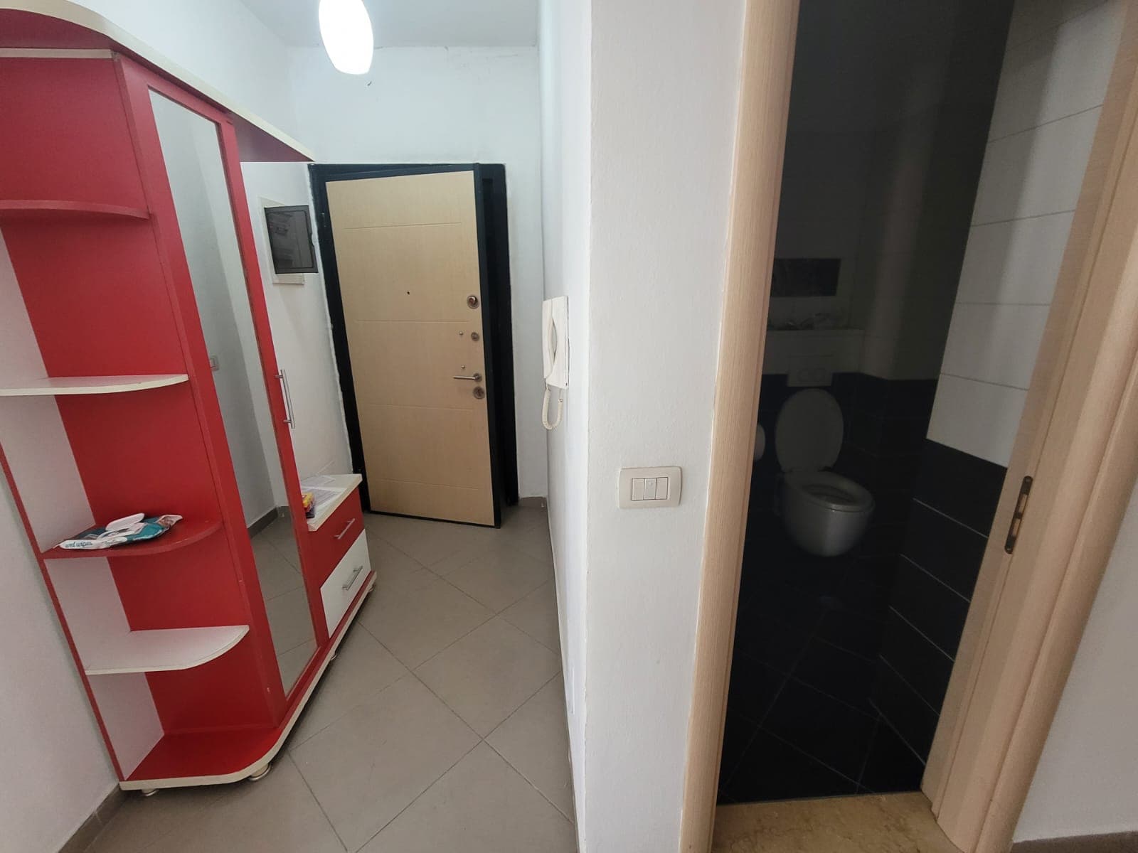 Shitet Apartament 3+1 4