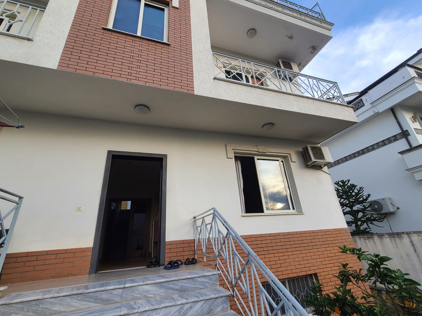 Home for sale in Tiranë 2