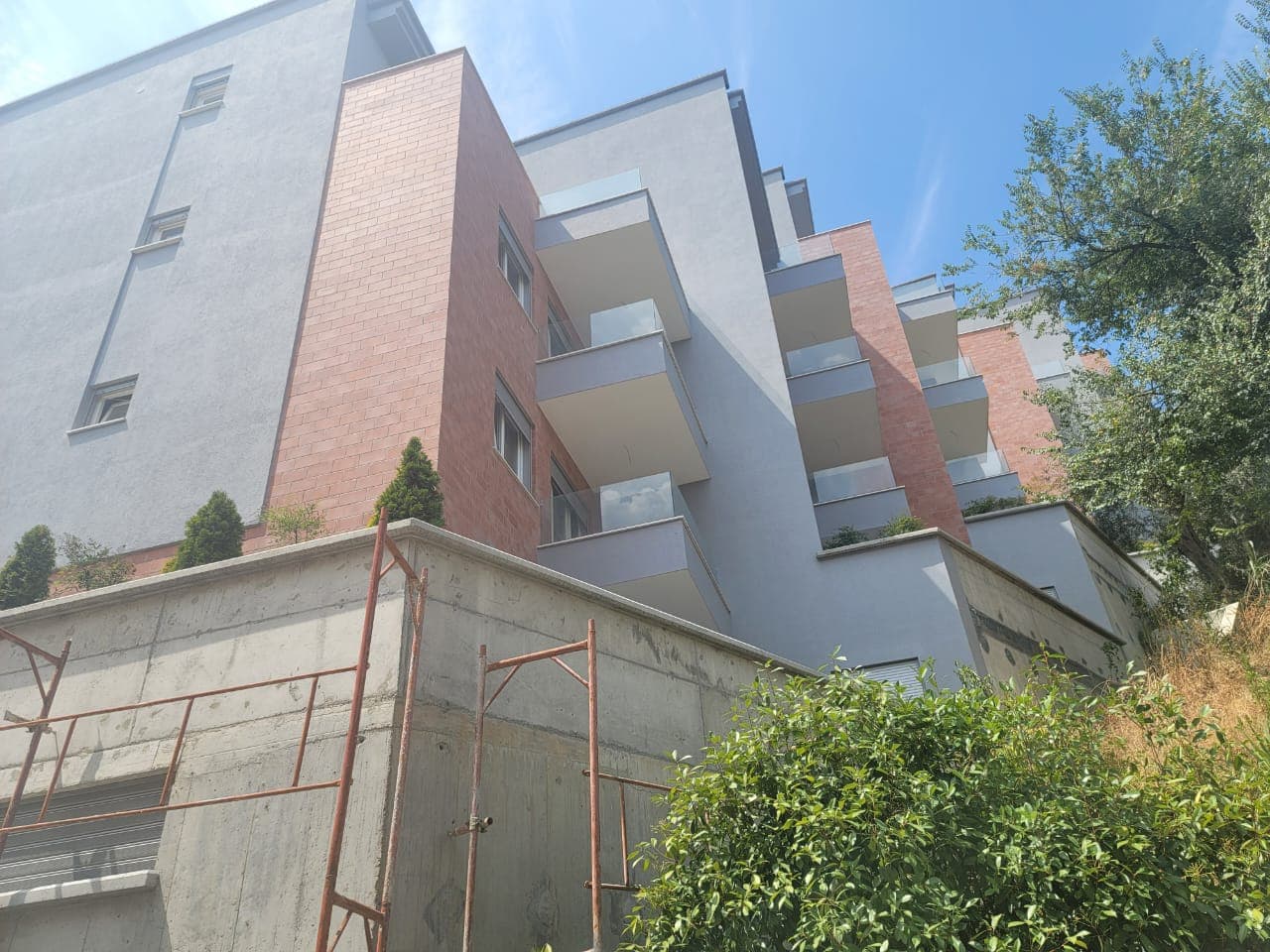 Shiten Apartamente Kopeshti Botanik