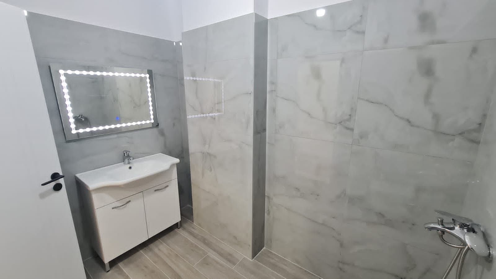 Shitet Apartament 3