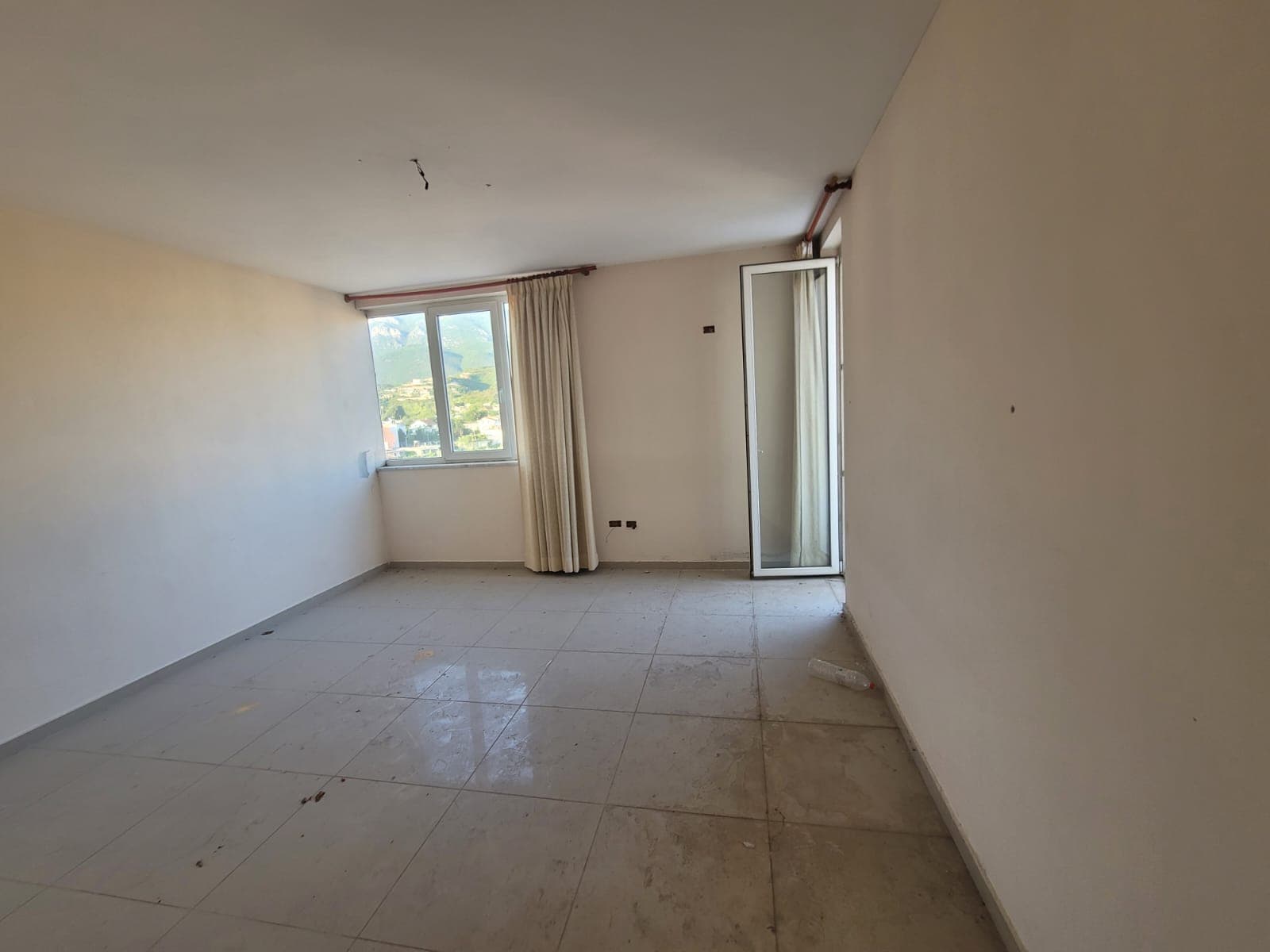 Shitet Apartament 3+1+1 3