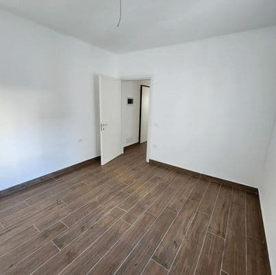 Apartament me Qera 4