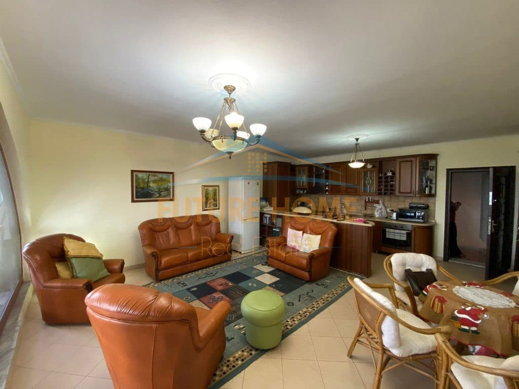 Shitet, Apartament 2+1+Post Parkimi, Golem.
