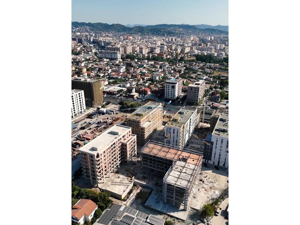 Shitet, Ambient Biznesi, Tirana Entry 2, Casa Italia 4