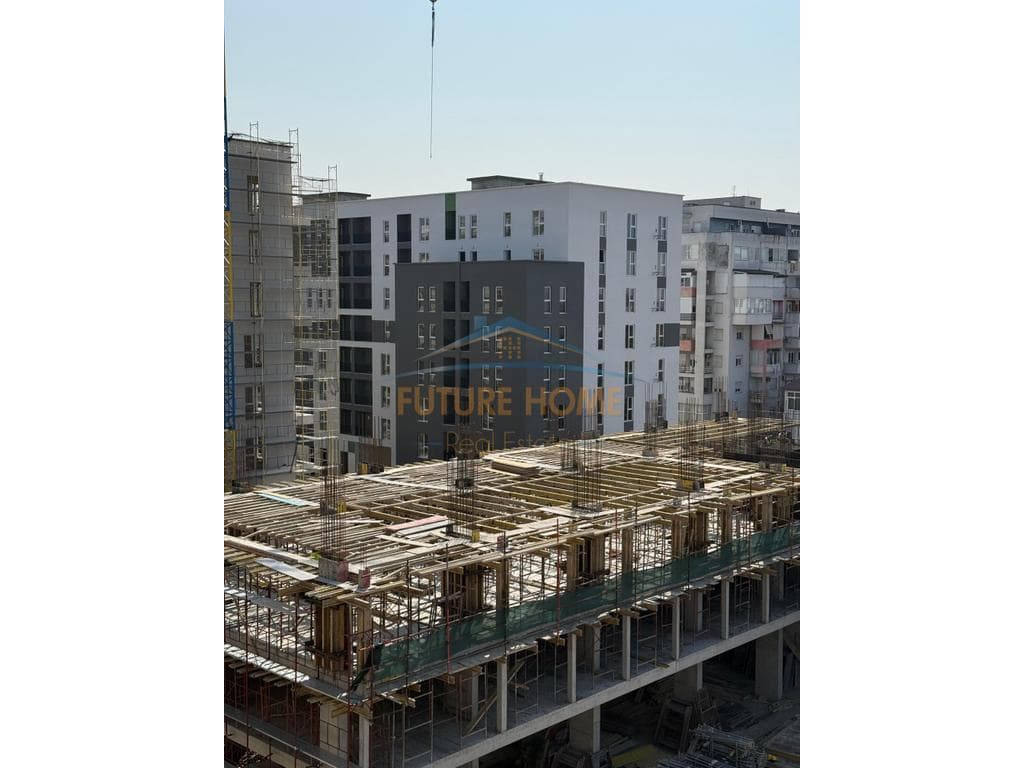 Shitet, Ambient Biznesi, Tirana Entry 2, Casa Italia 3