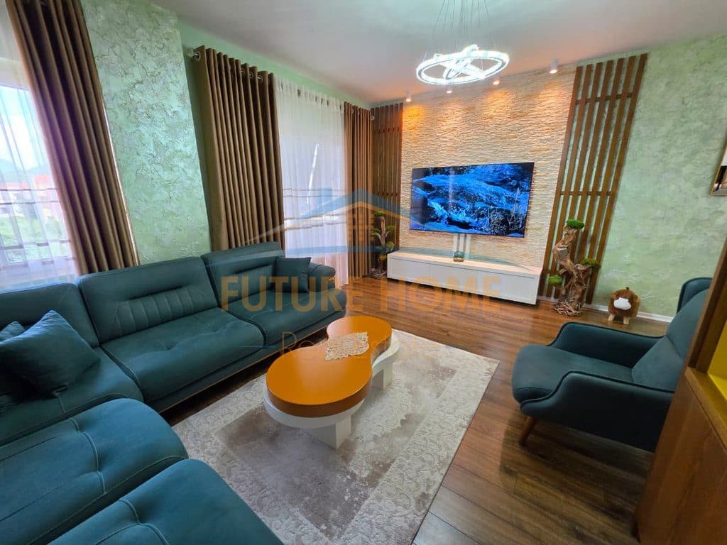 Qera, Apartament 2+1, Fresku, Tiranë. 2
