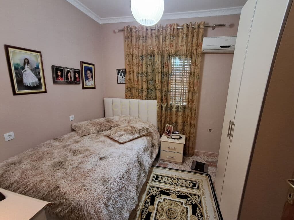 Vilë 3-katëshe + truall për shitje në Tophanë, Shkodër - 363 m² 4