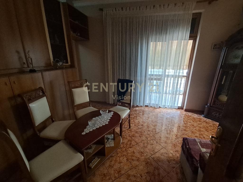 Shtëpi 4- kateshe për shitje në Xhabije, Shkodër - 324 m² 3